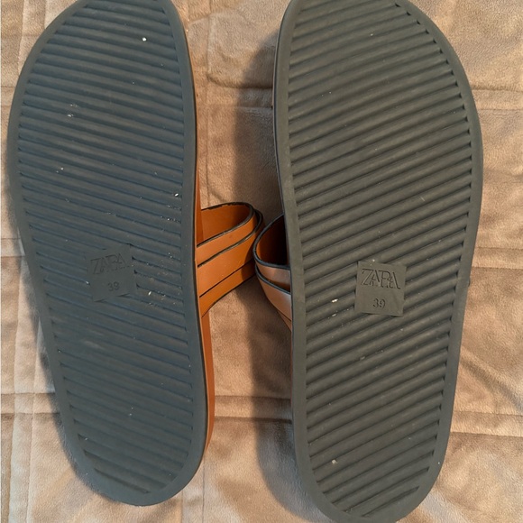 Zara Black Ribbed Sole - Picture 2 of 3